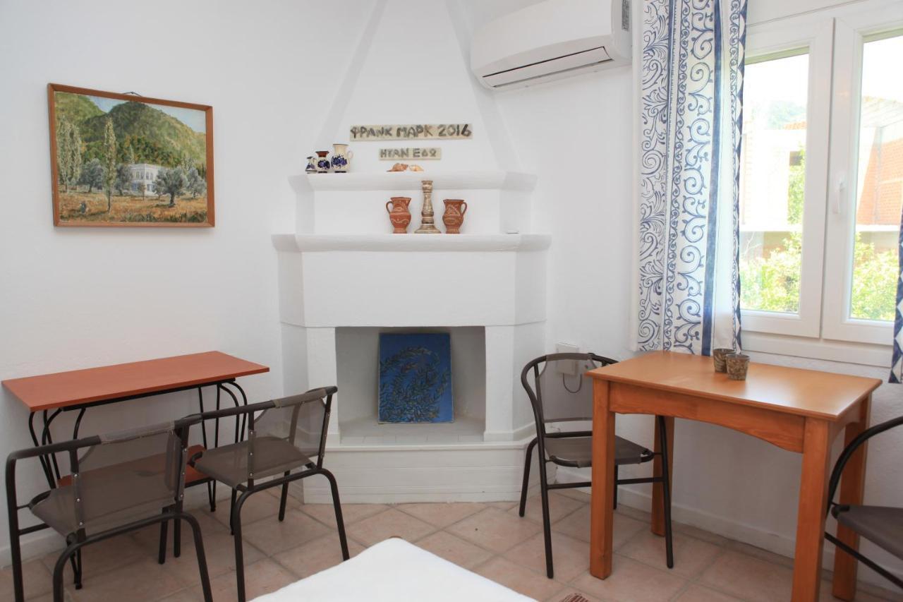 O Pyrgos Accommodations Panormos  Exterior photo